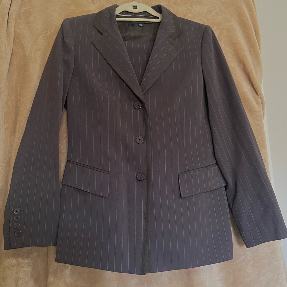 Anne Klein Womens Suit size 8 (full suit - 2 piece)